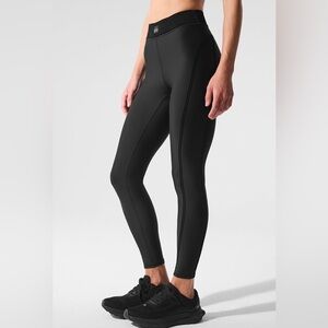 Alo Yoga Airlift High-Waist 7/8 Line Up Legging in Black